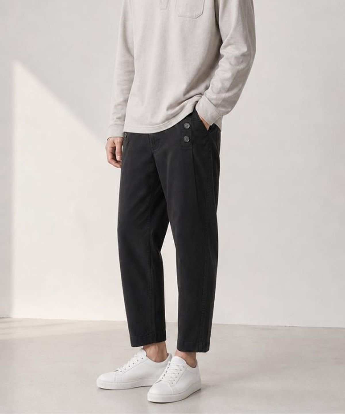 커스텀어스(CUSTOMUS) 남성 사이드버튼 데일리 테이퍼드핏 치노팬츠 CXS26FWPT806 BLA