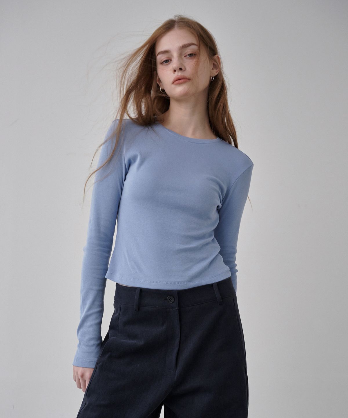 아더이지(OTHER EASY) silhouette long-sleeve t-shirt (powder blue)