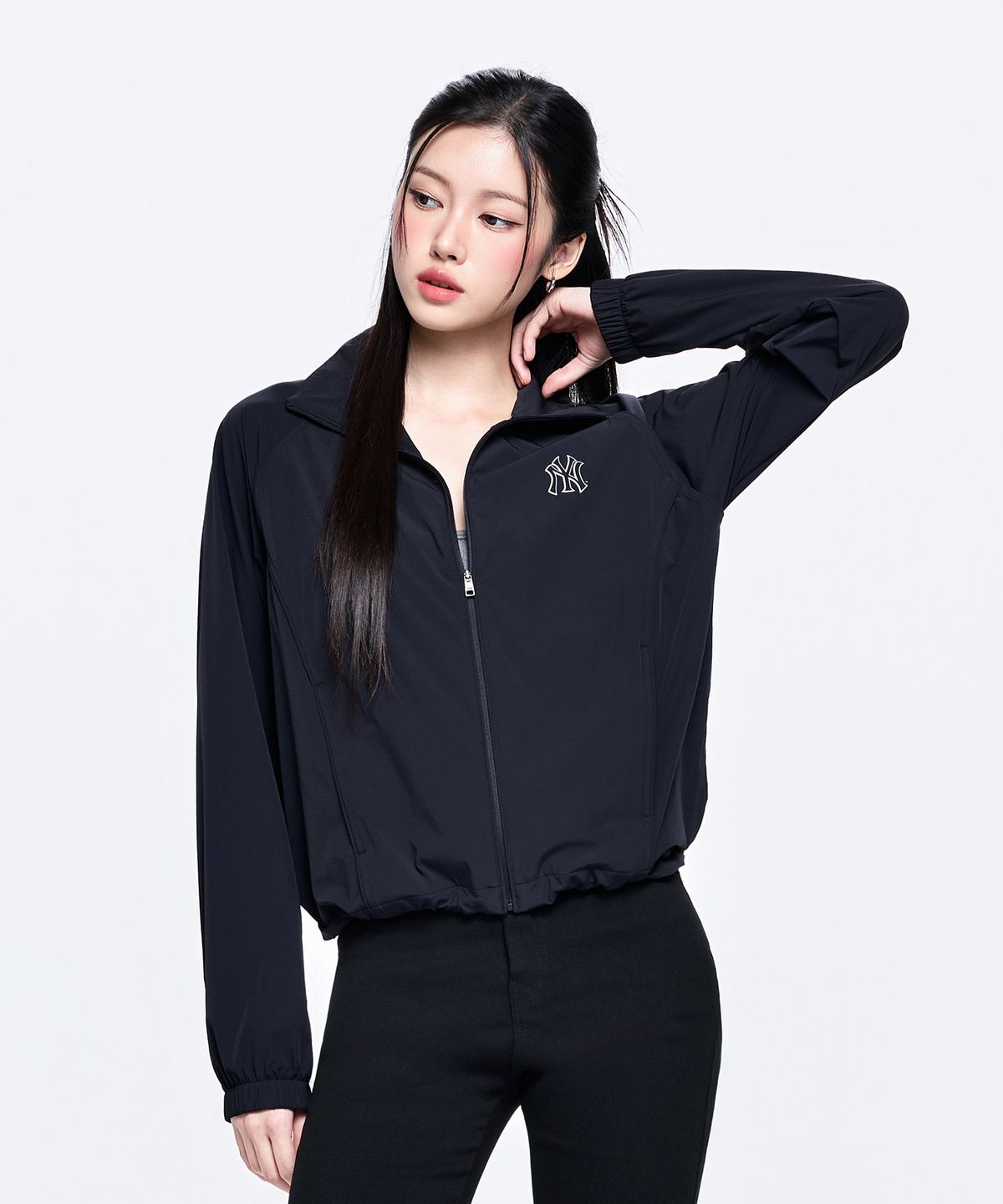엠엘비(MLB) 여성 바시티 스포티브 크롭 바람막이 NY (Black)