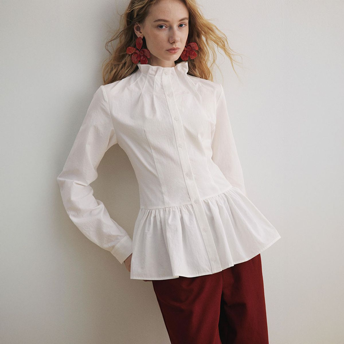 와이와이아이엠(YYIAM) YY_Ruffled stand collar blouse