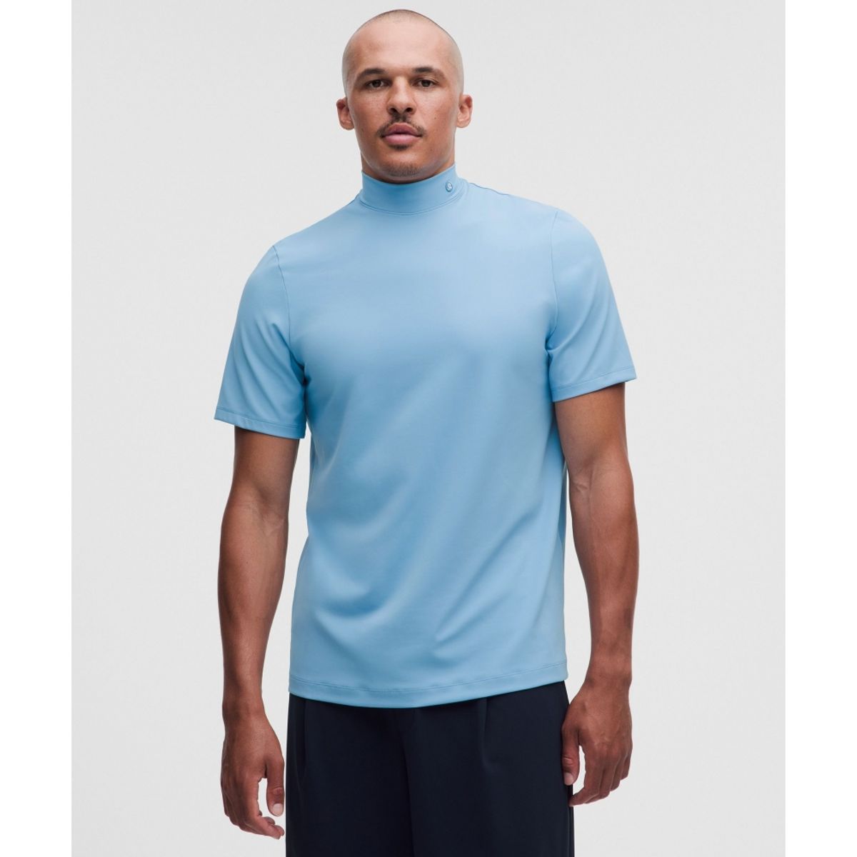 룰루레몬(LULULEMON) 멘즈 ShowZero™ 슬림 핏 모크넥 셔츠  DEAM