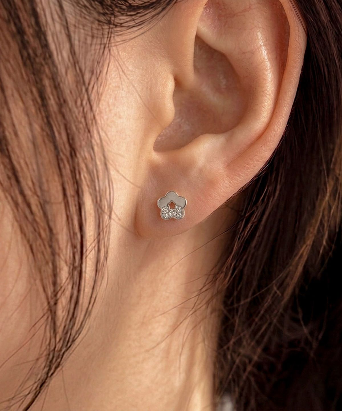 엘렌쥬얼리(HELENE JEWELRY) 실버 925 Silver 하프 큐빅 플라워 은 귀걸이