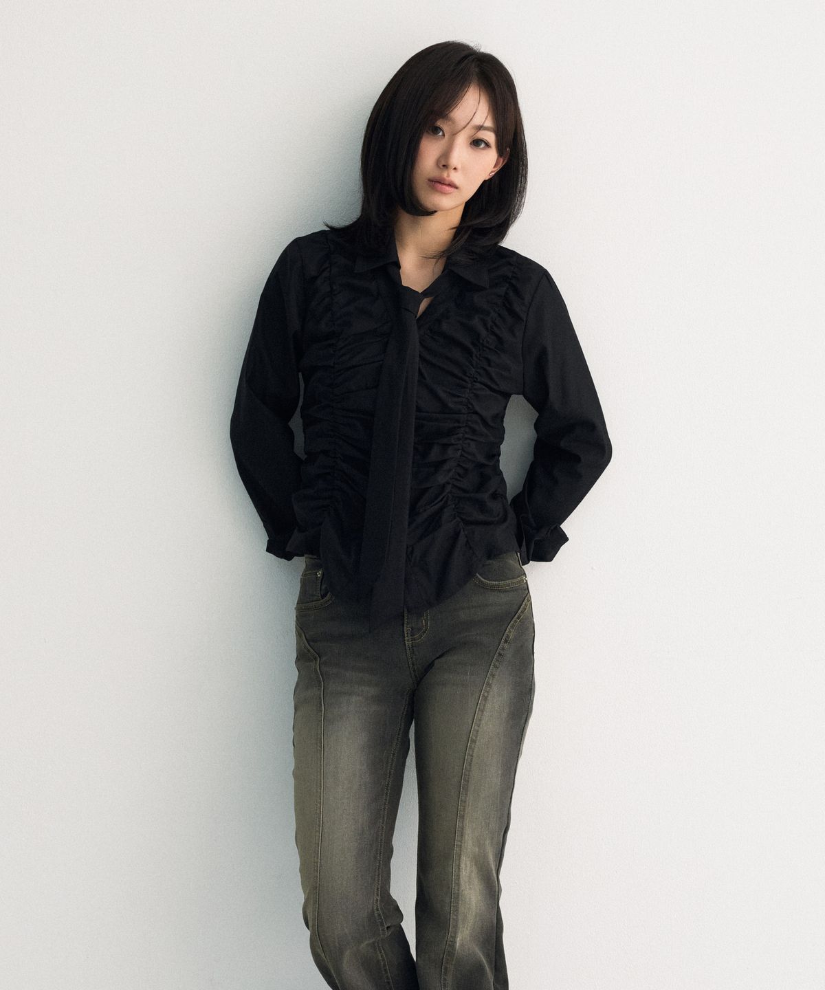 아리킴(ARIKIM) ELISE TIE SHIRRING SHIRT / BLACK