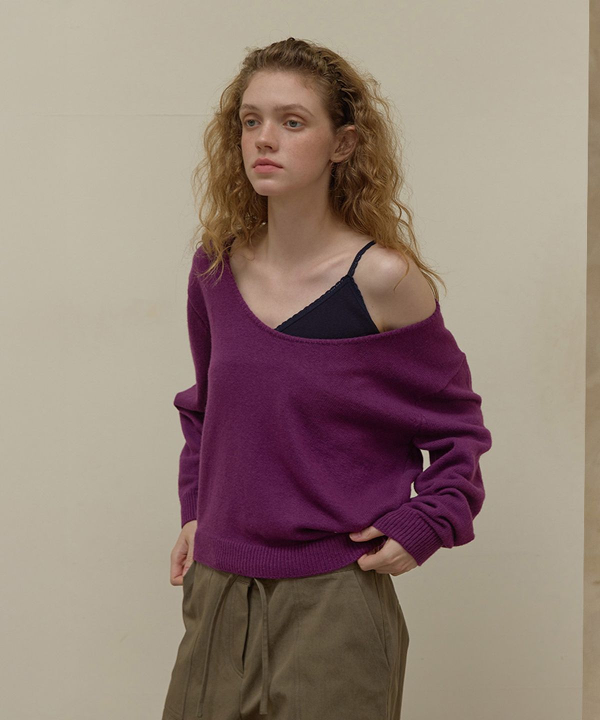 론크(LONQUE) WOOL DEEP U-NECK KNIT (PURPLE)