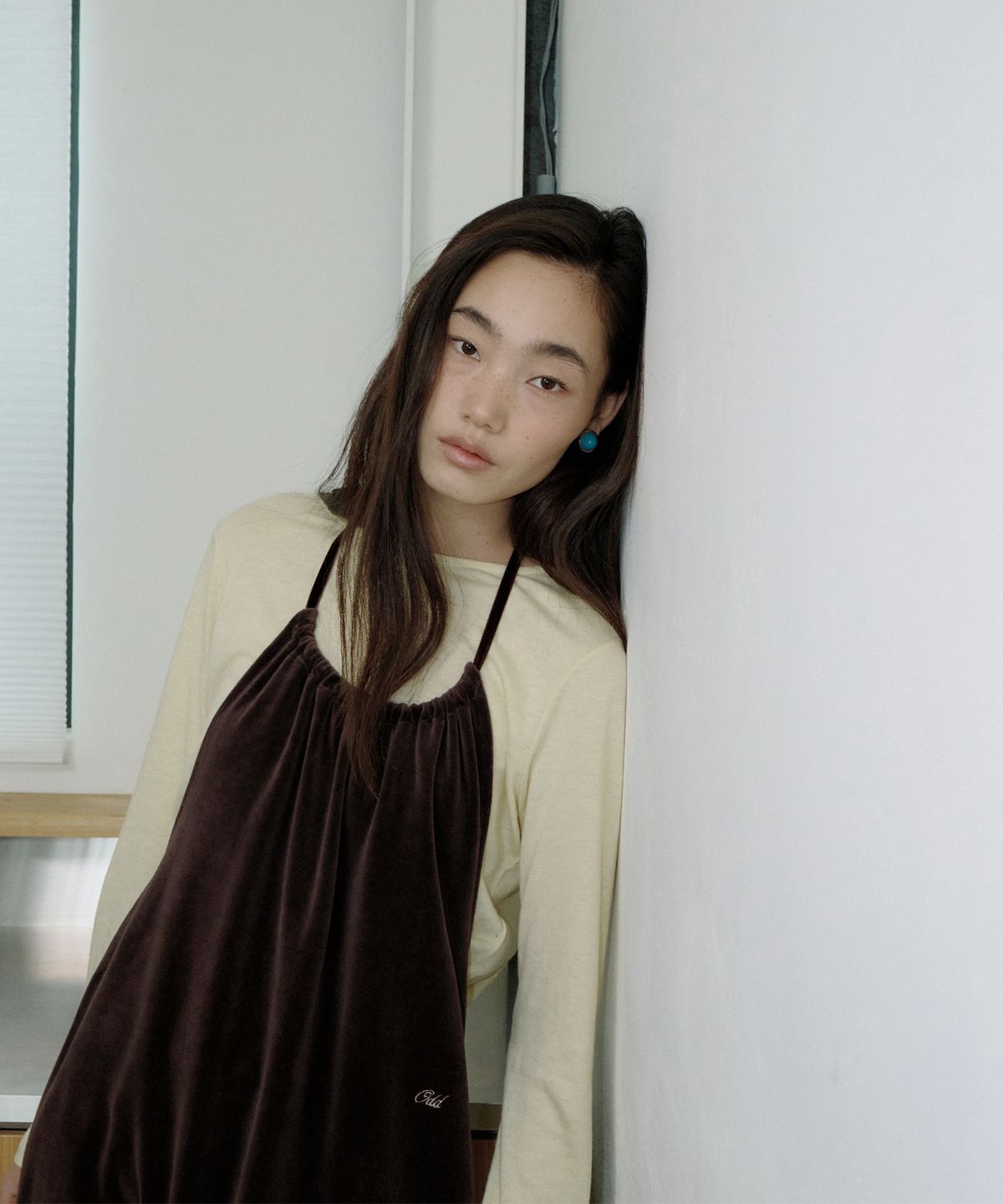 오드캐롤(ODDCAROL) Bella Velvet Dress_Brown