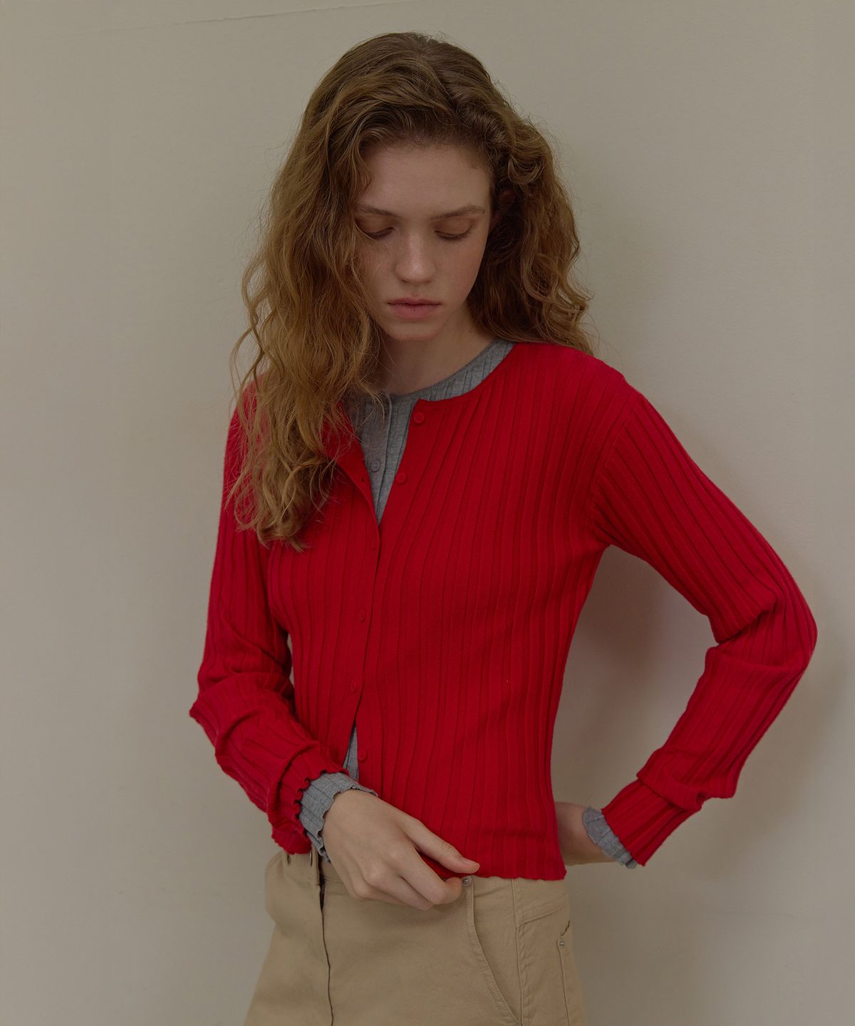 론크(LONQUE) BUTTON UP RIBBED ROUND CARDIGAN (RED)