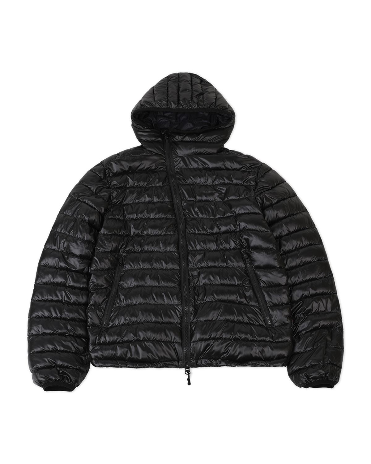 더뮤지엄비지터(THEMUSEUMVISITOR) THINSULATE HOODED DIAGONAL ZIP JACKET (GLOSSY BLACK)