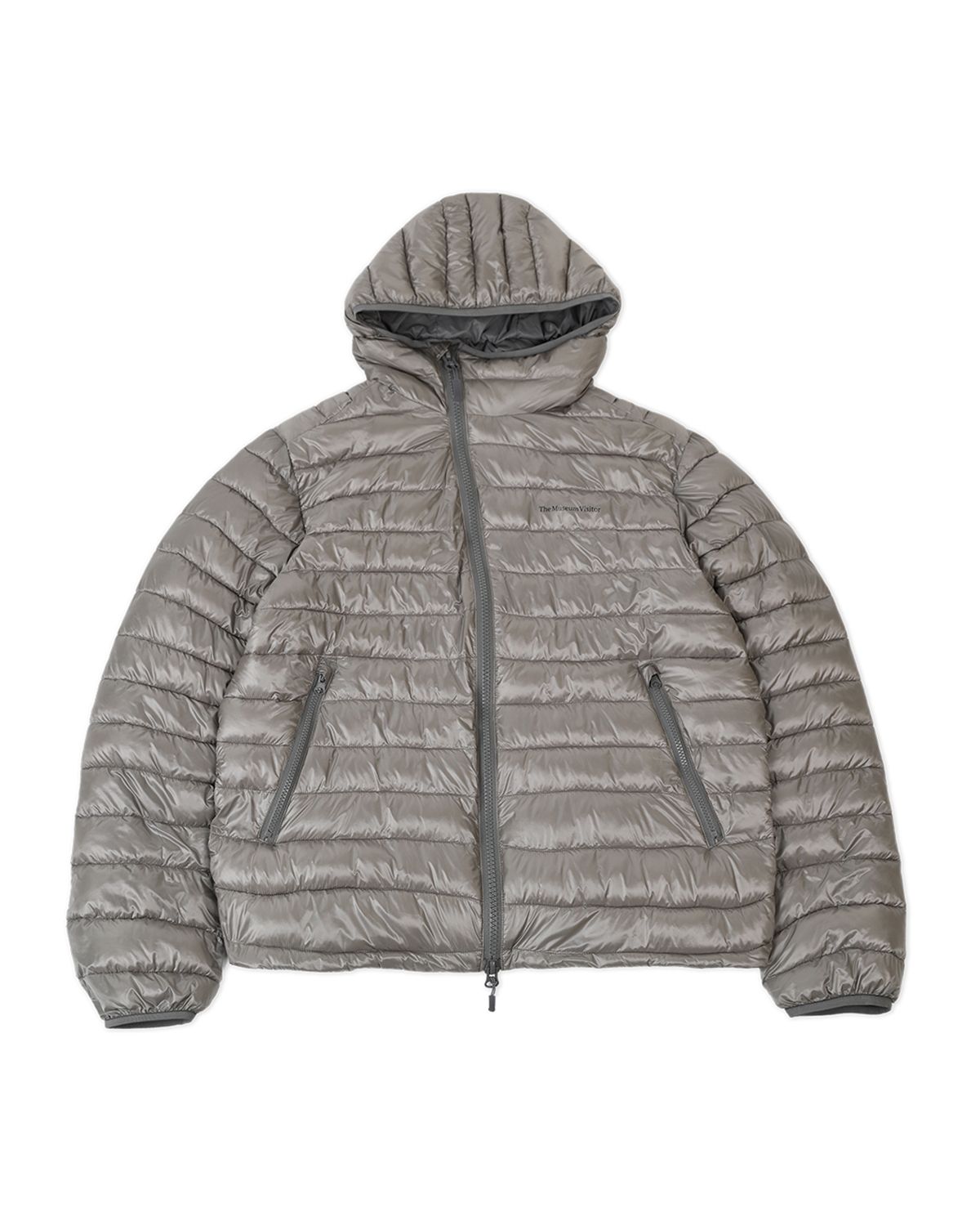 더뮤지엄비지터(THEMUSEUMVISITOR) THINSULATE HOODED DIAGONAL ZIP JACKET (GREY)