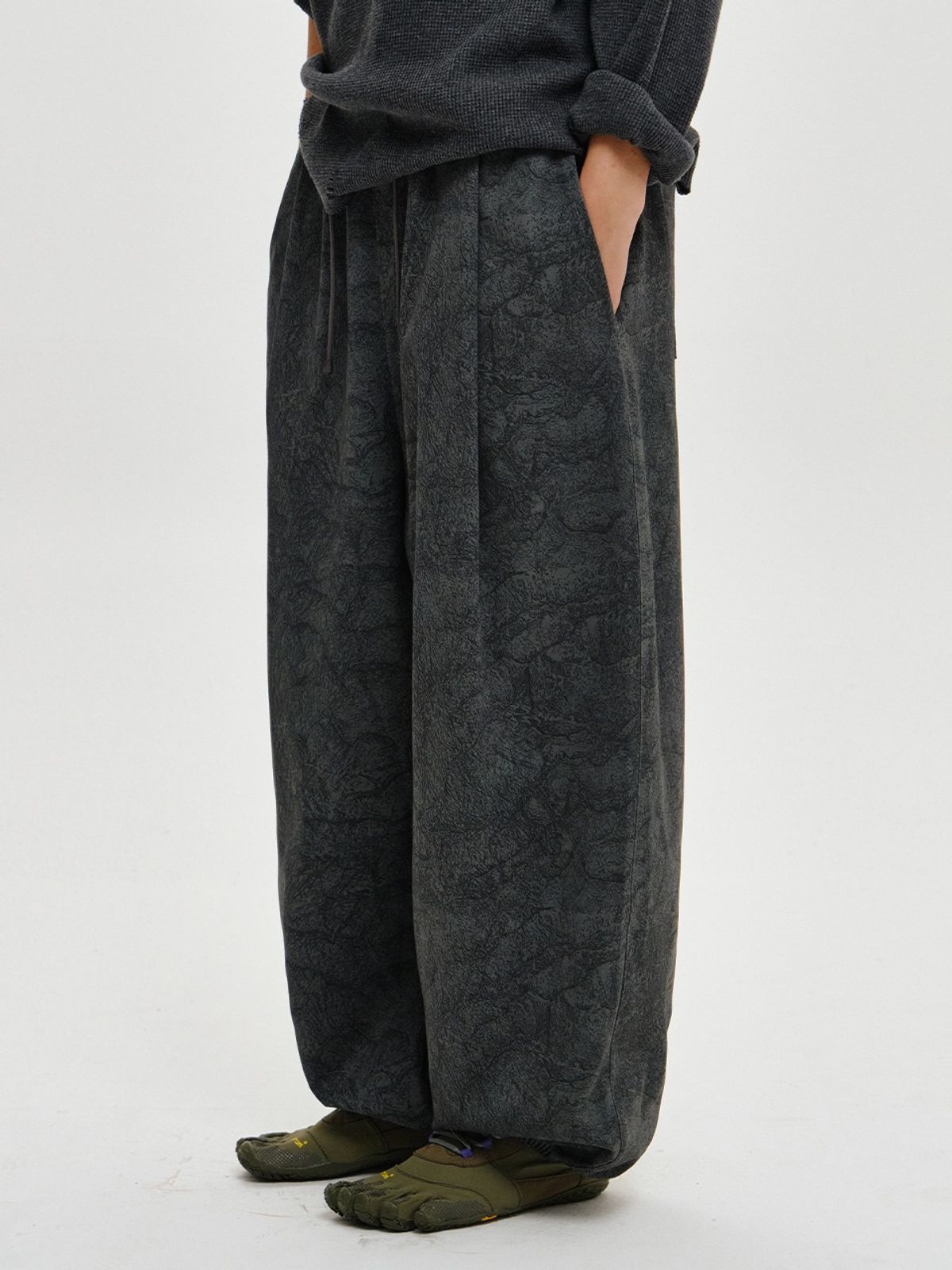 플리즈프로젝트(PLZPROJECT) PATTERN RELAXED JOGGER PANTS, CHARCOAL
