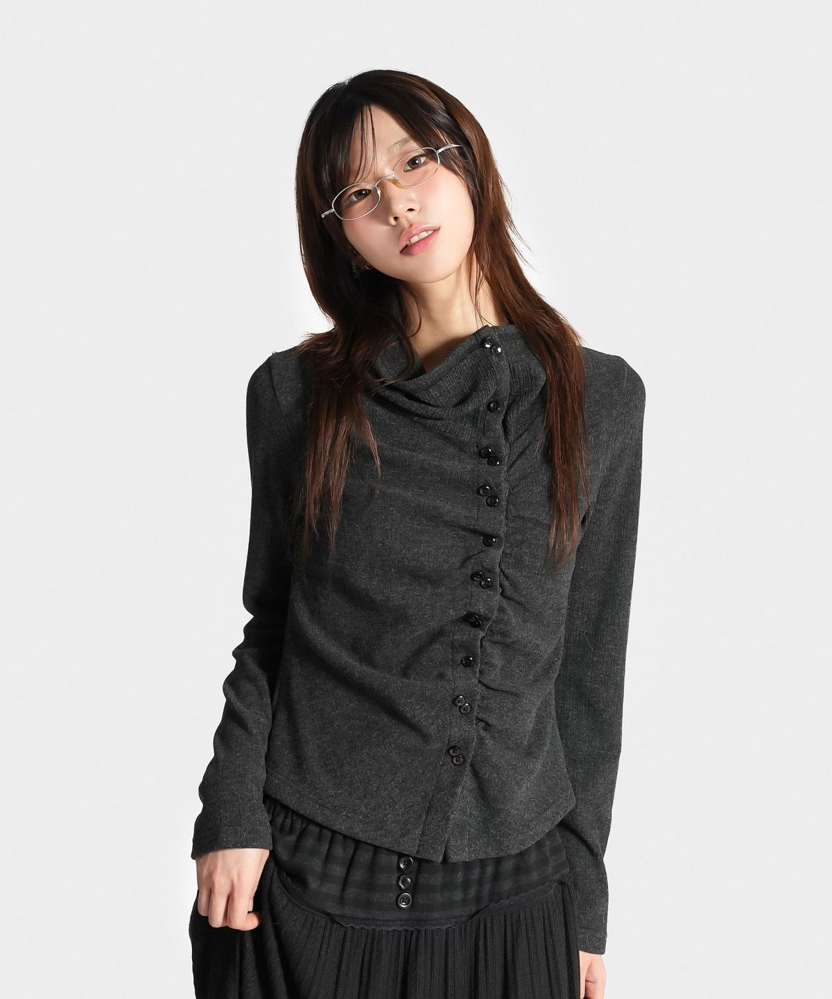지도트(JIDOT) 2-WAY SHIRRED HIGH NECK CARDIGAN CHARCOAL