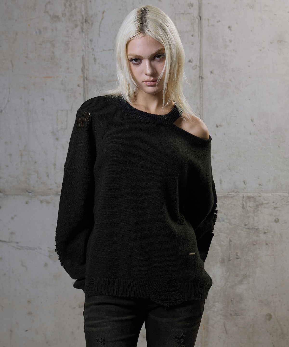 락케이크(ROCKCAKE) Distressed Cutout Knit - Black