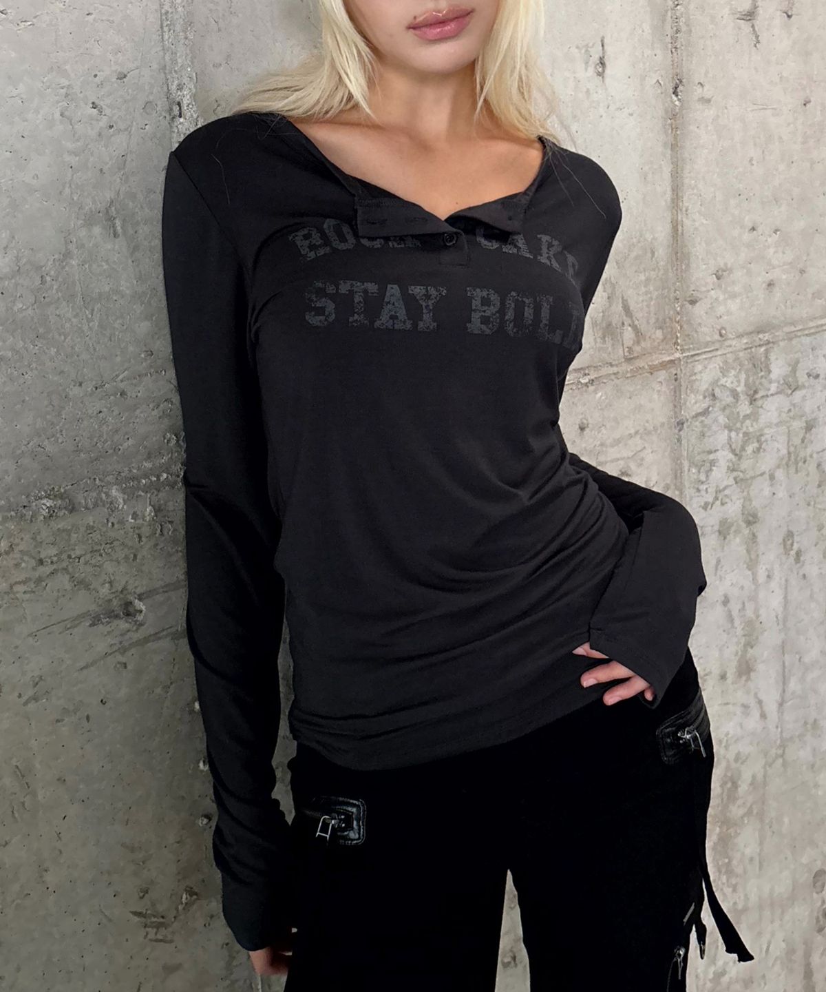 락케이크(ROCKCAKE) Classic Henly Neck Top - Charcoal