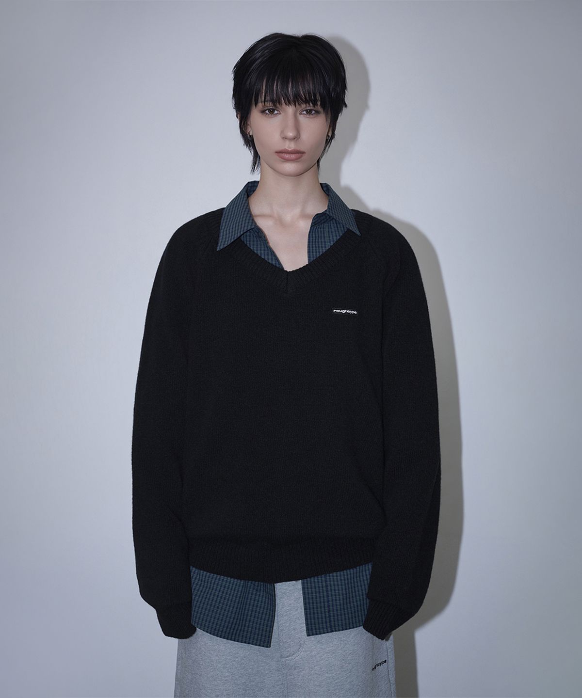 로타입(ROUGHTYPE) Essential Loose V-neck Knit - Black