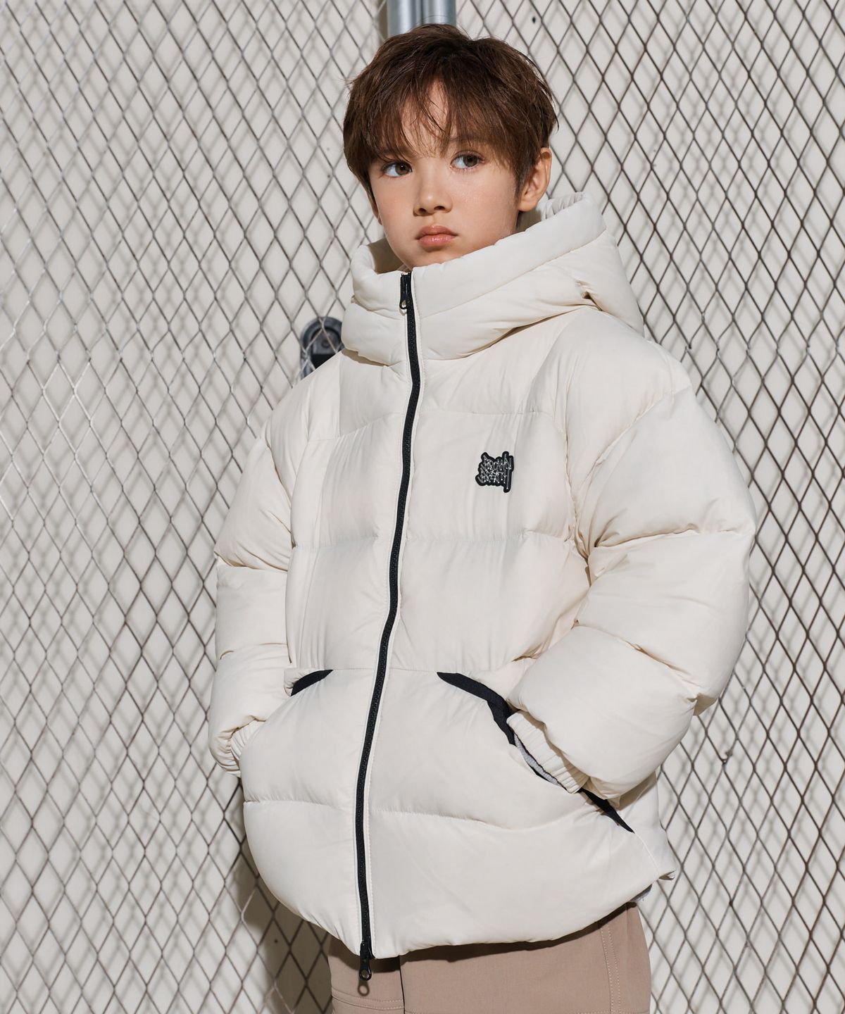 브라운브레스 키즈(BROWNBREATH KIDS) KIDS TAG HOODIE PUFFER DOWN JUMPER - CREAM