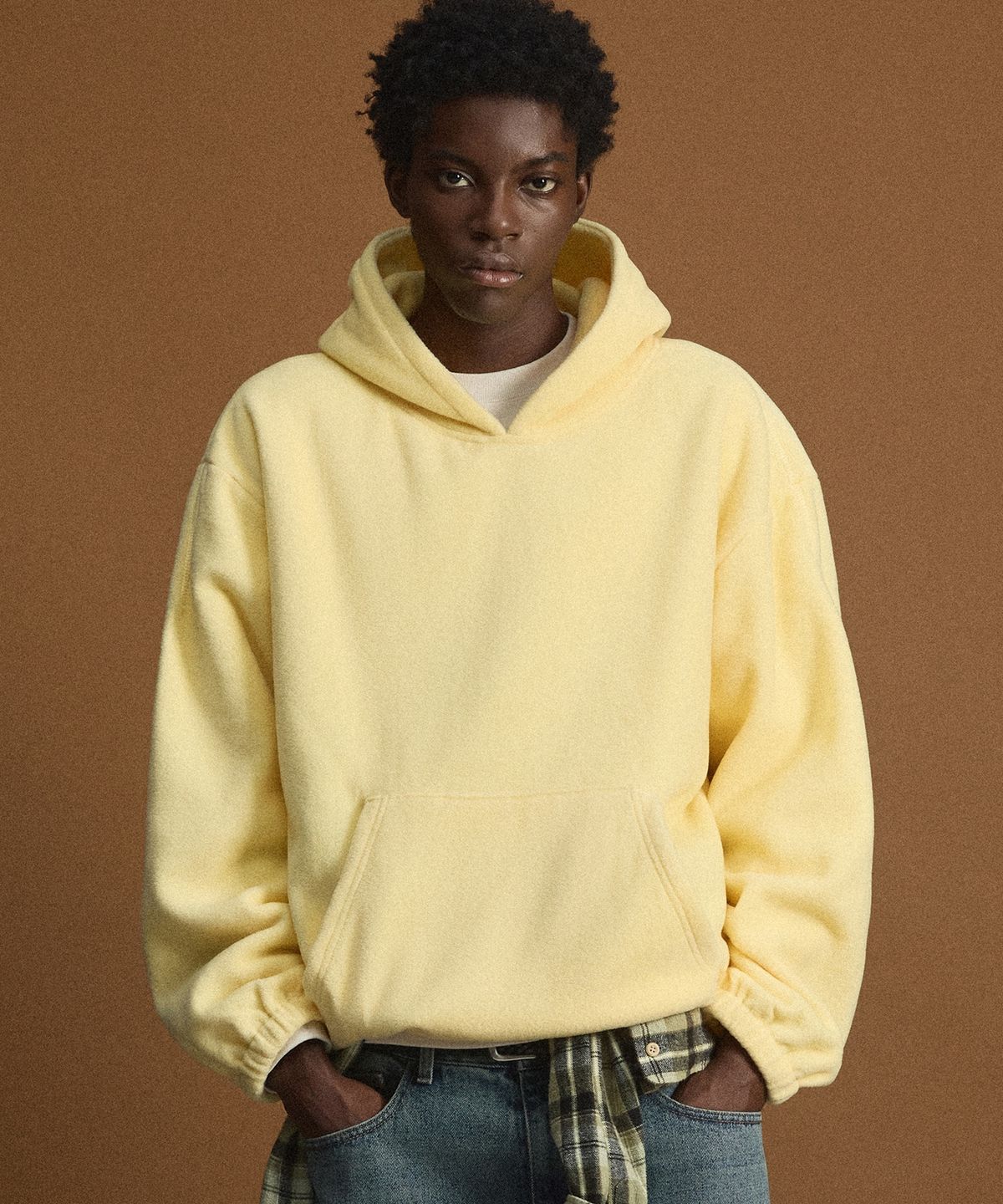 티엔지티(TNGT) Oversized Fleece Hooded Sweatshirt (Butter Yellow) TNTS6F101Y2