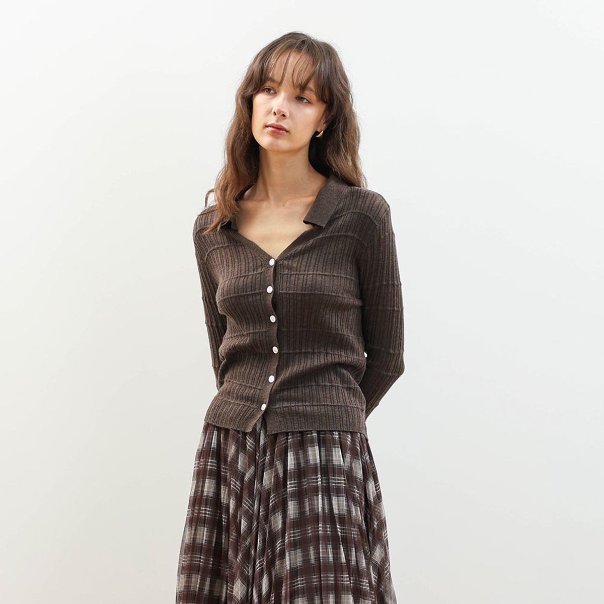 웬스데이딜라잇(WEDNESDAY DELIGHT) WD_Deep v-neck ribbed cardigan