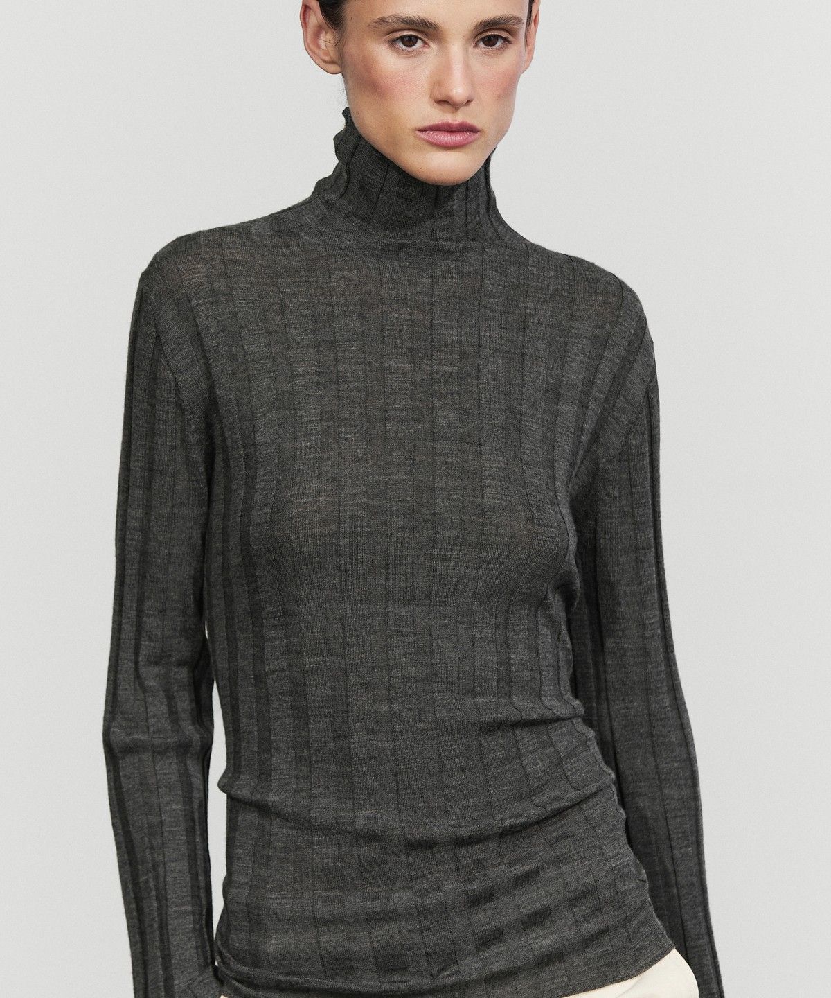 마시모두띠(MASSIMO DUTTI) 골지 모크 넥 니트 스웨터