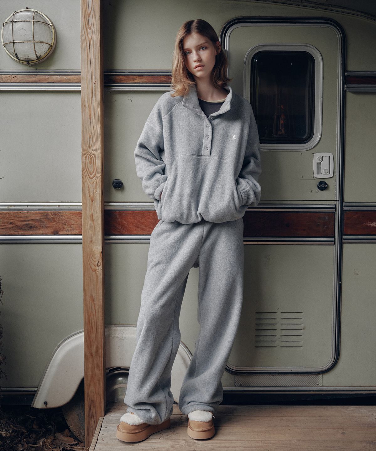 튜드먼트(TTUDEMENT) 50s FLEECE SEMI BOOTSCUT PANTS_GREY