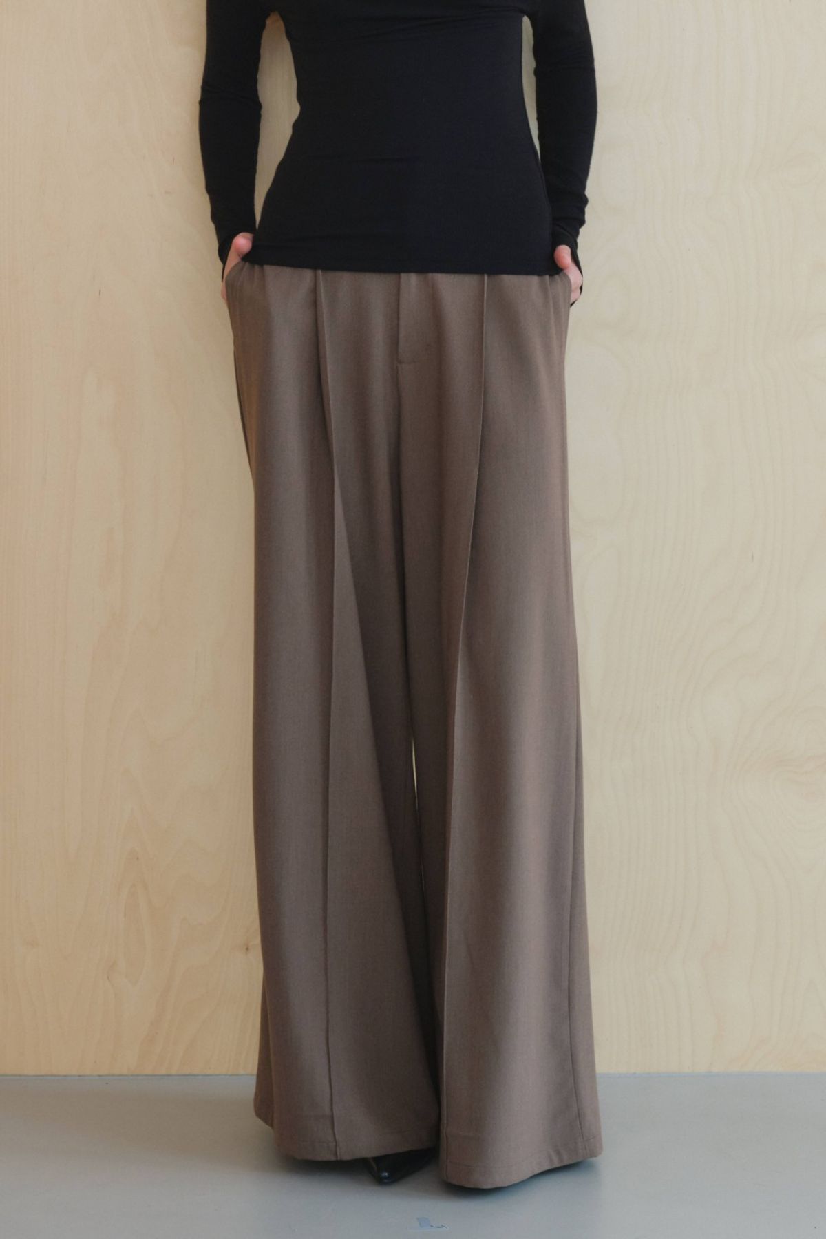 쿠메(KUMÉ) High-Waisted Pleated Wide Pants, Brown