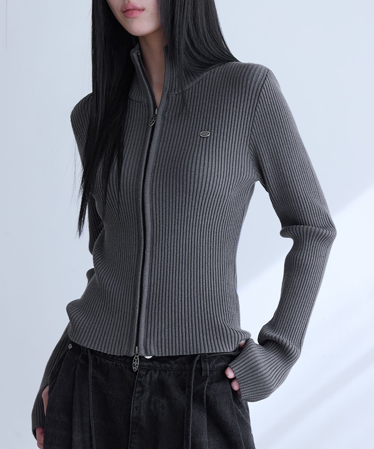 런던다다(LONDONDADA) Essential Slim High Neck Knit Zip-Up, CHARCOAL