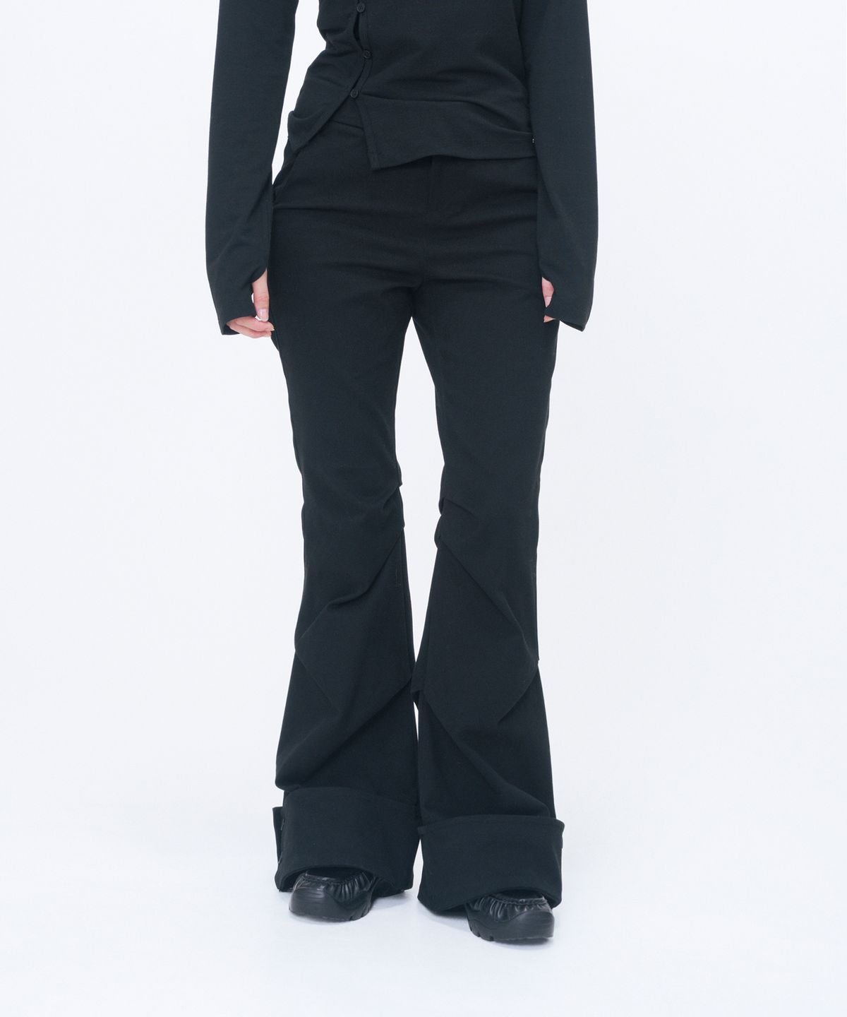 미세키서울(MISEKI SEOUL) Big folding bootscut pants BLACK