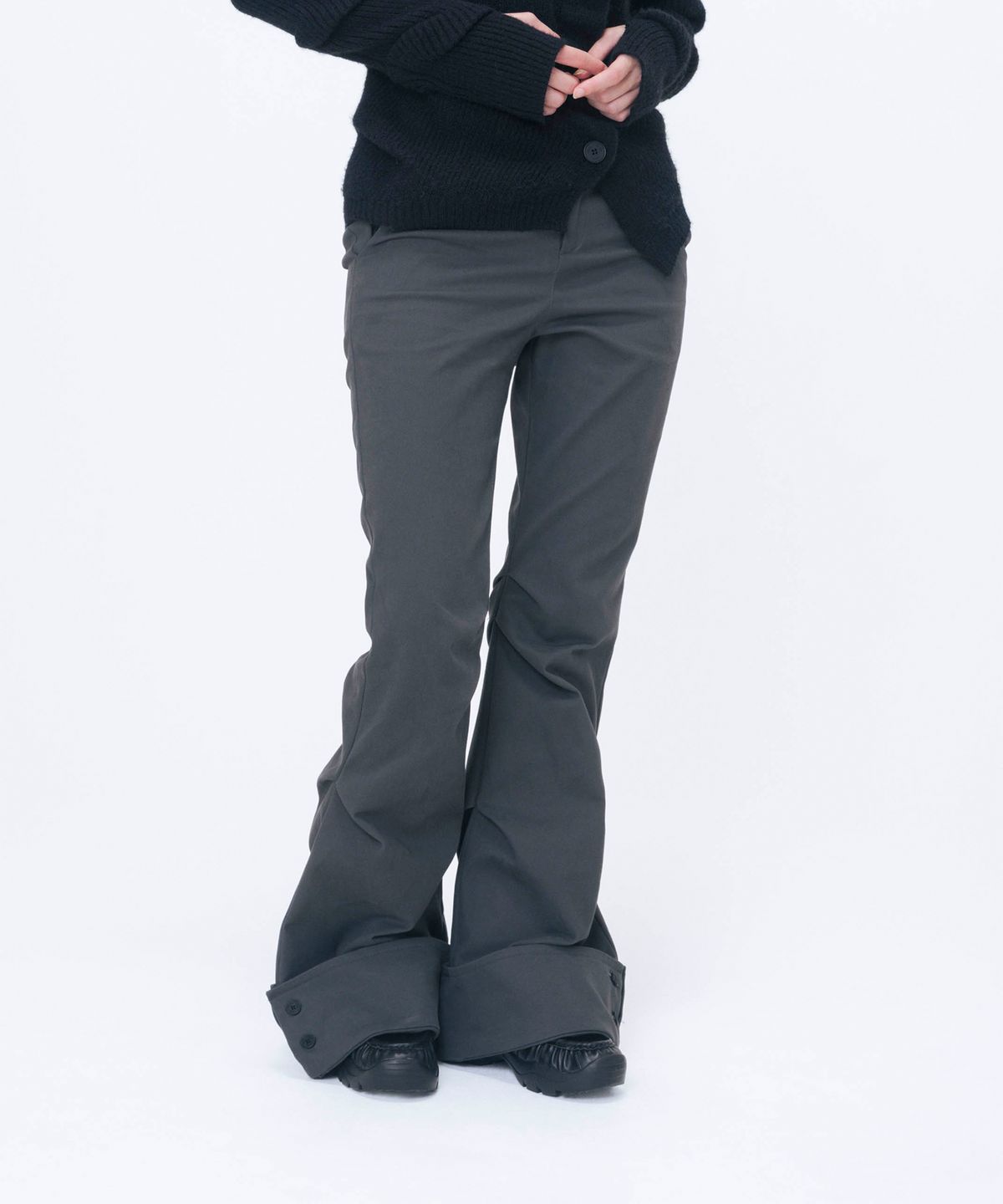 미세키서울(MISEKI SEOUL) Big folding bootscut pants CHARCOAL