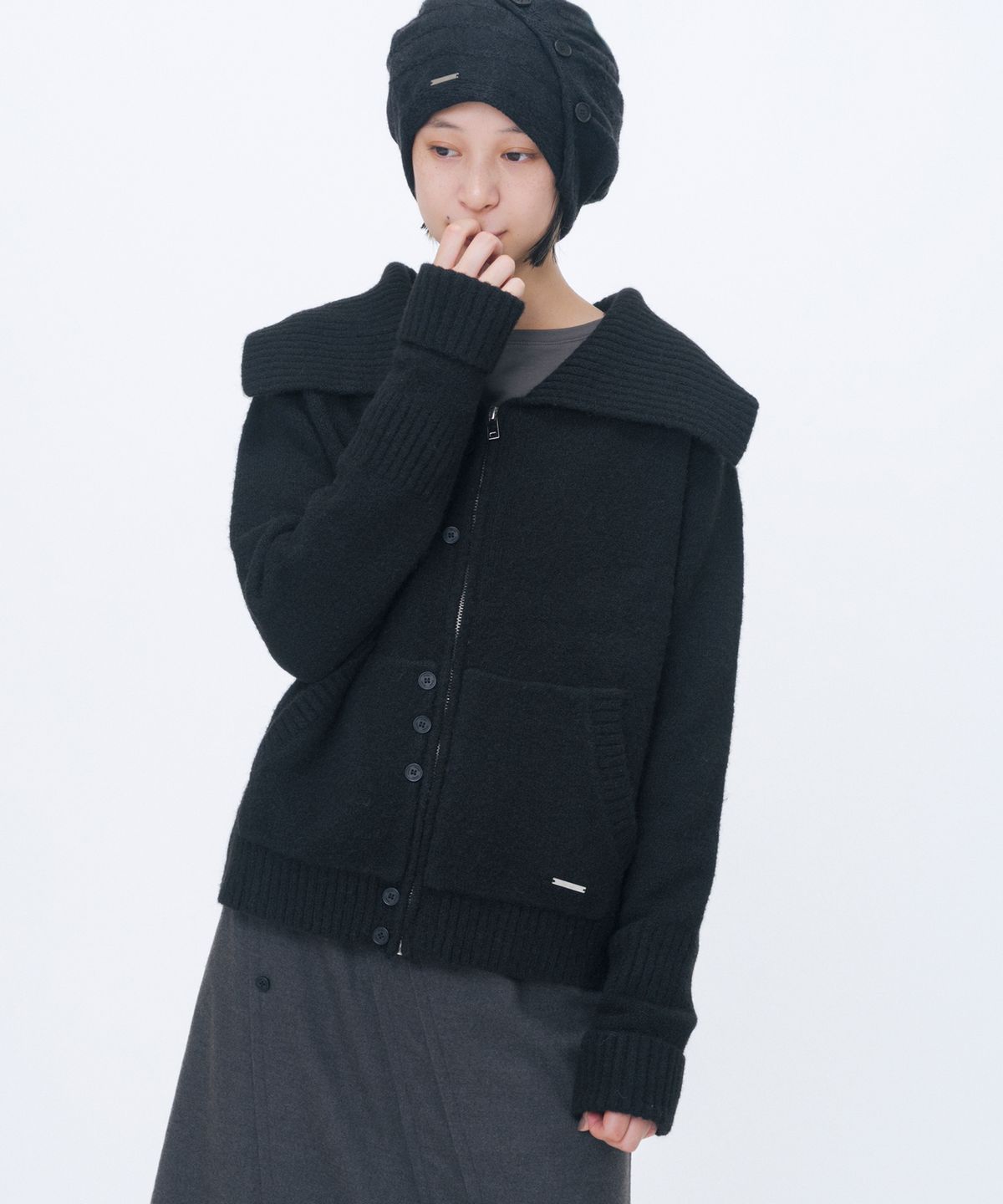 미세키서울(MISEKI SEOUL) Unbalanced button knit cardigan BLACK
