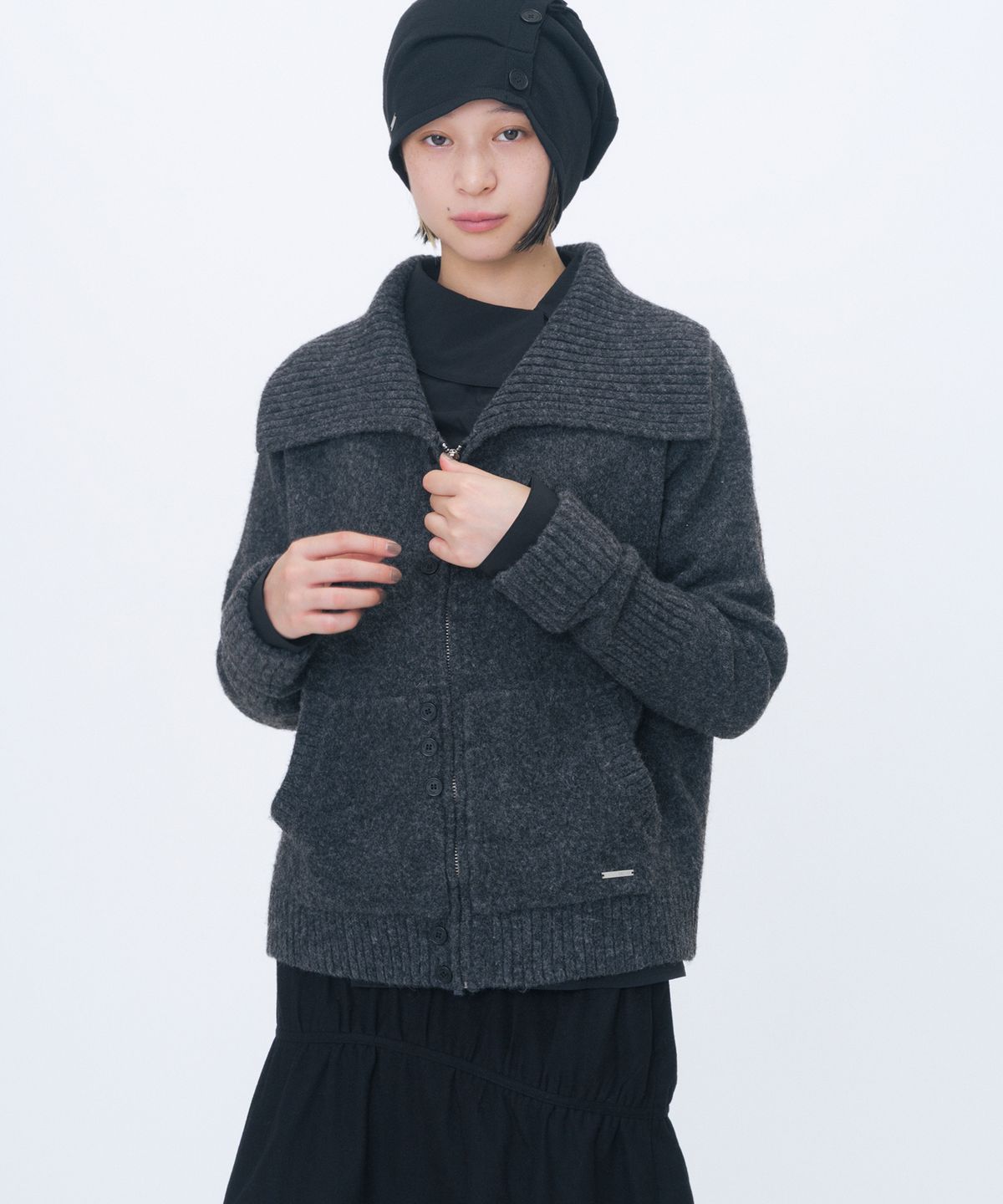 미세키서울(MISEKI SEOUL) Unbalanced button knit cardigan CHARCOAL