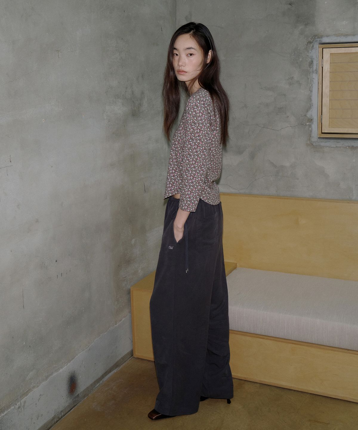 오드캐롤(ODDCAROL) Flow Cupra Pants_Charcoal