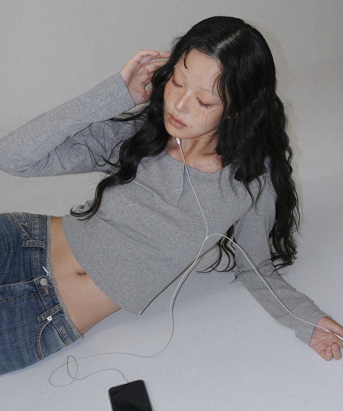 트위(TWEE) 레온 헨리 유넥 긴팔 티셔츠