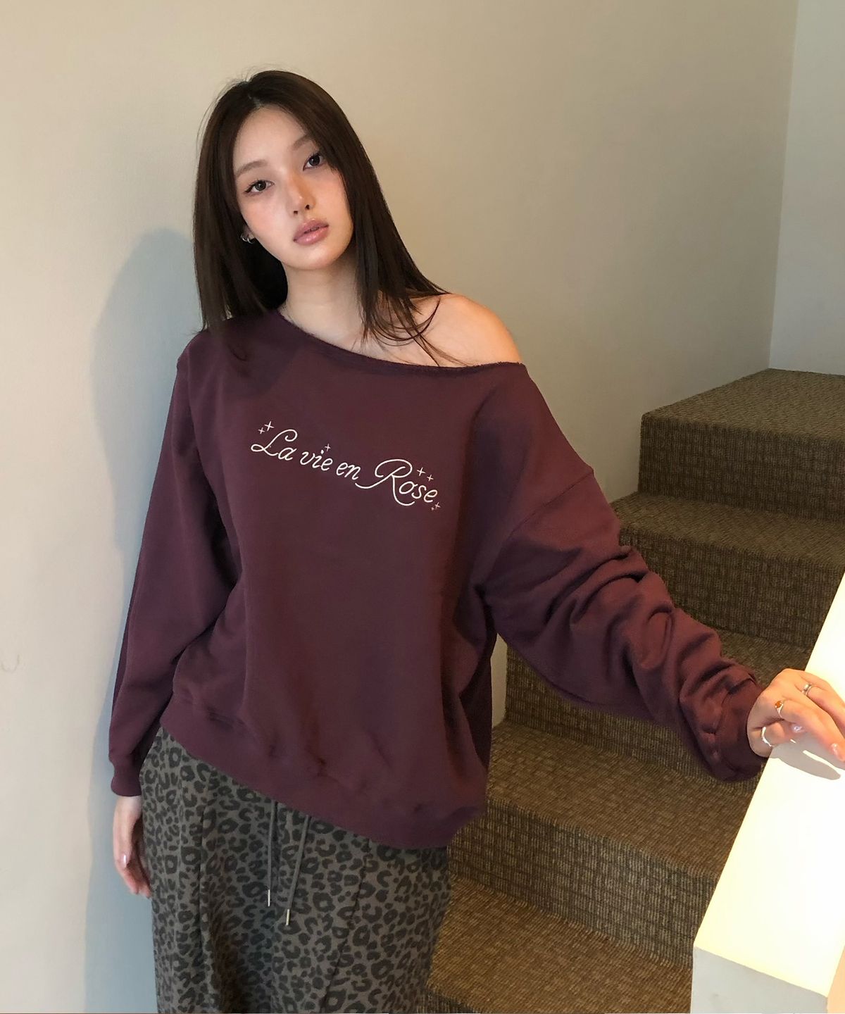 해비즘(HAVISM) LVER OFF SHOULDER SWEATSHIRT(WINE)