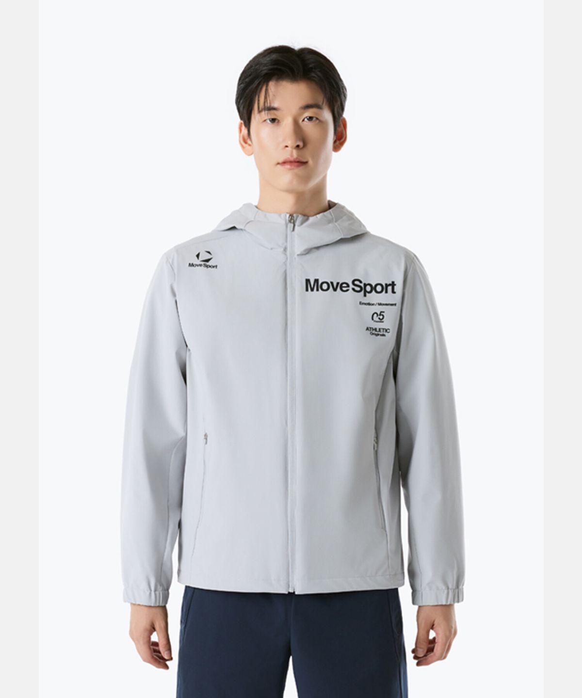 무브스포츠 바이 데상트(MOVESPORT BY DESCENTE) 워딩 그래픽 후드형 바람막이 자켓 그레이 VS121EJK11