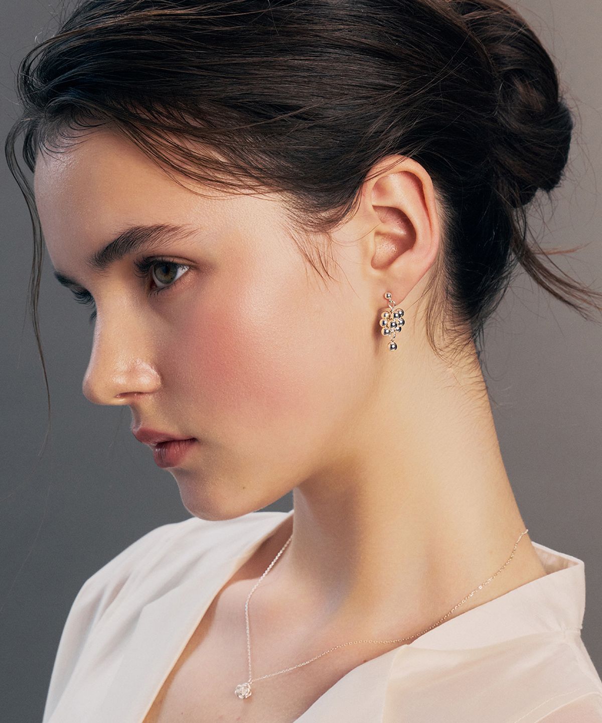 헤이(HEI) grape cluster drop earrings