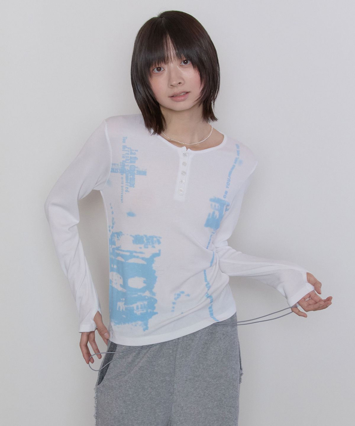 타입서비스(TYPESERVICE) Blur Spray Henley Top [White]