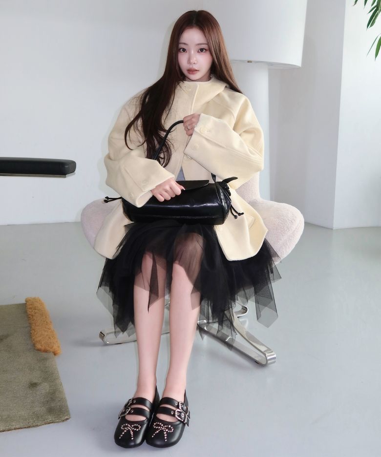 Ribbon Rivet Buckle Flats [Black]