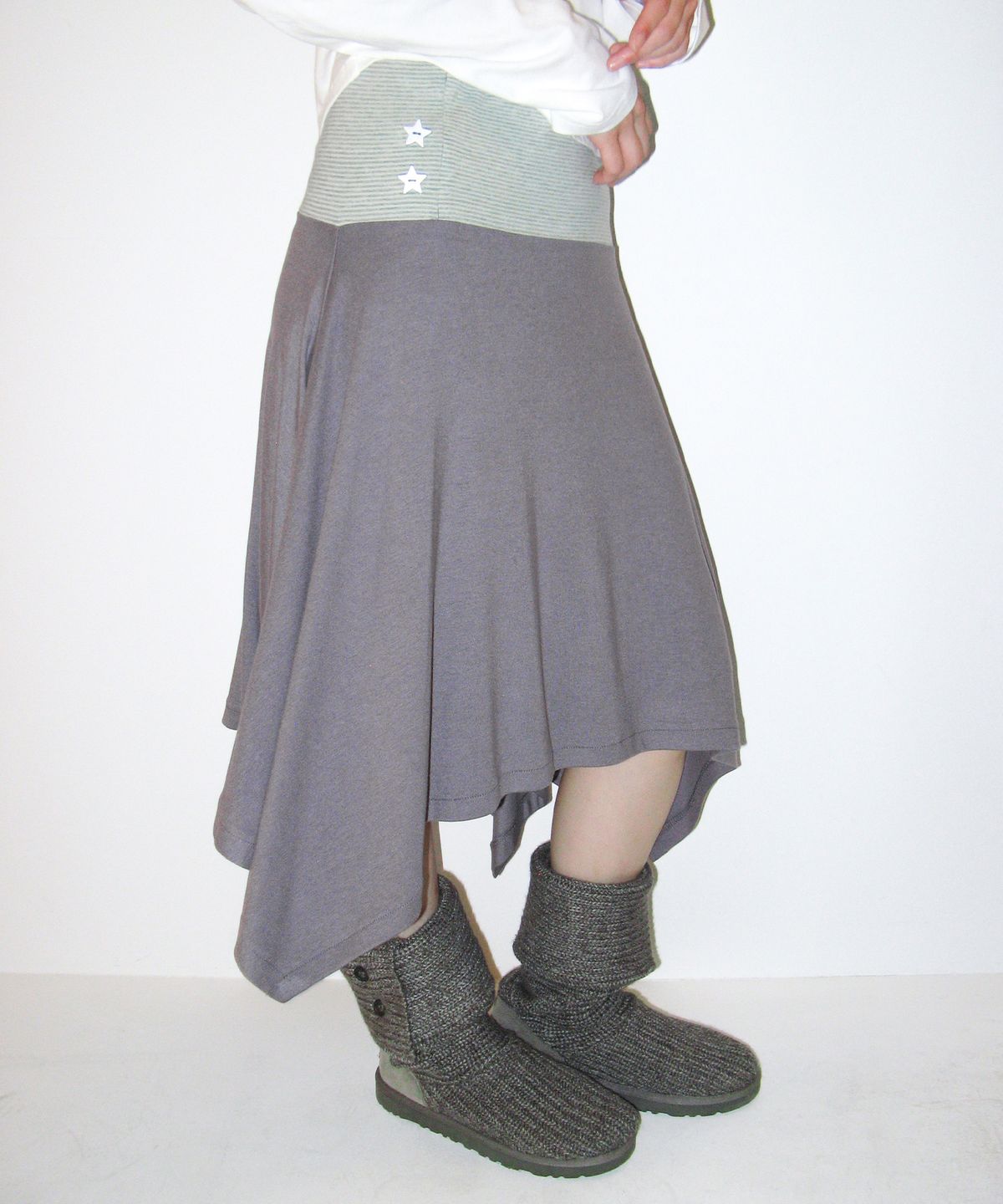 아메스 월드와이드(AMES-WORLDWIDE) BUTTON STRIPE UNBALANCE SKIRT CHARCOAL