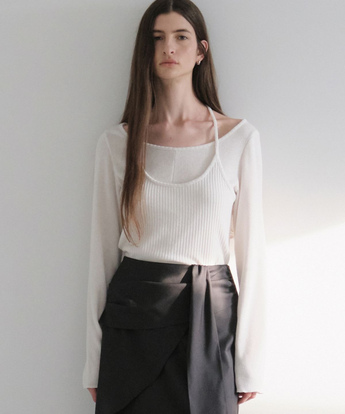 아워코모스(OURCOMOS) ribbed layered halterneck T-shirt (ivory) orc 6102