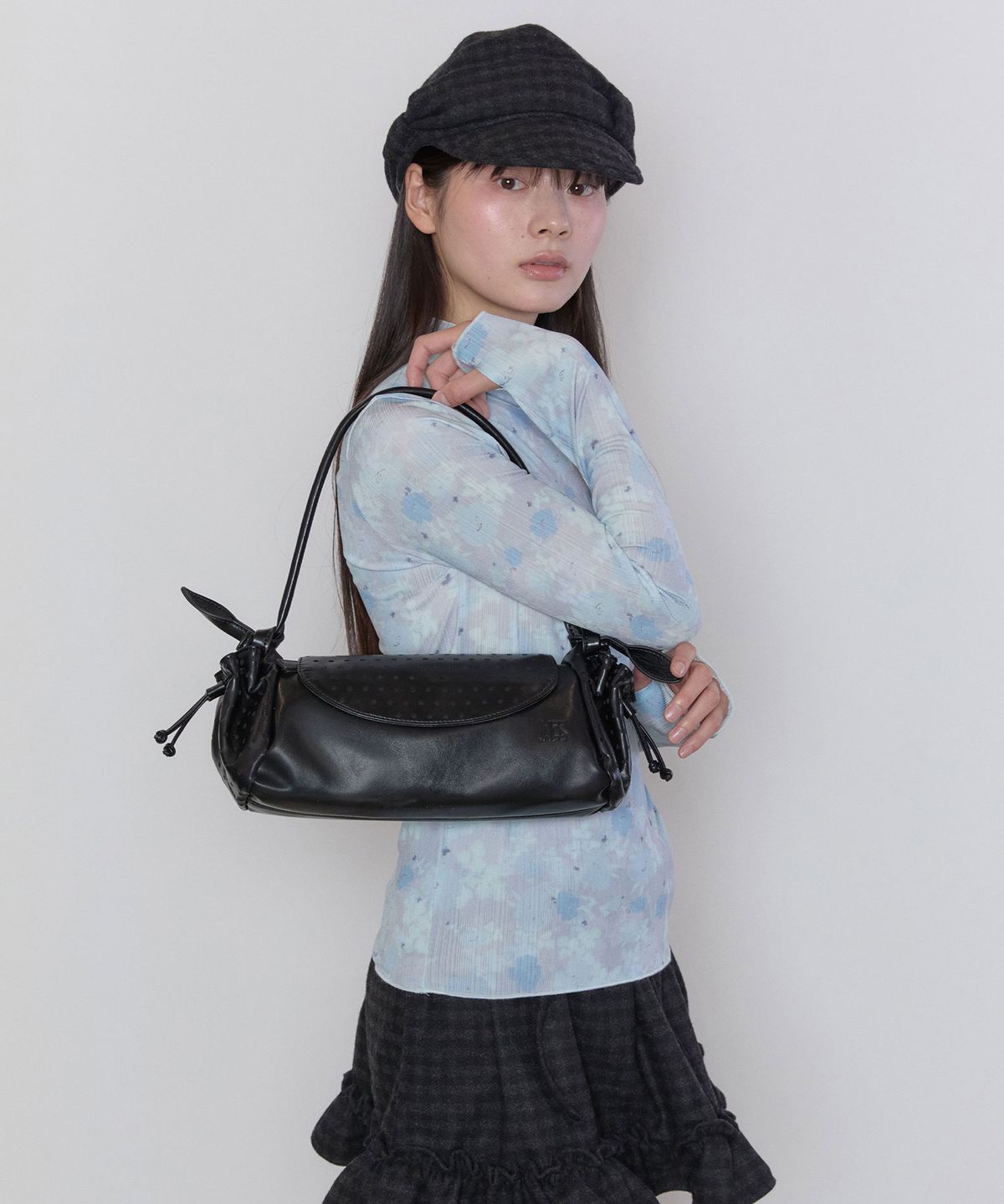타입서비스(TYPESERVICE) Dot Perforated Shoulder Bag [Black]