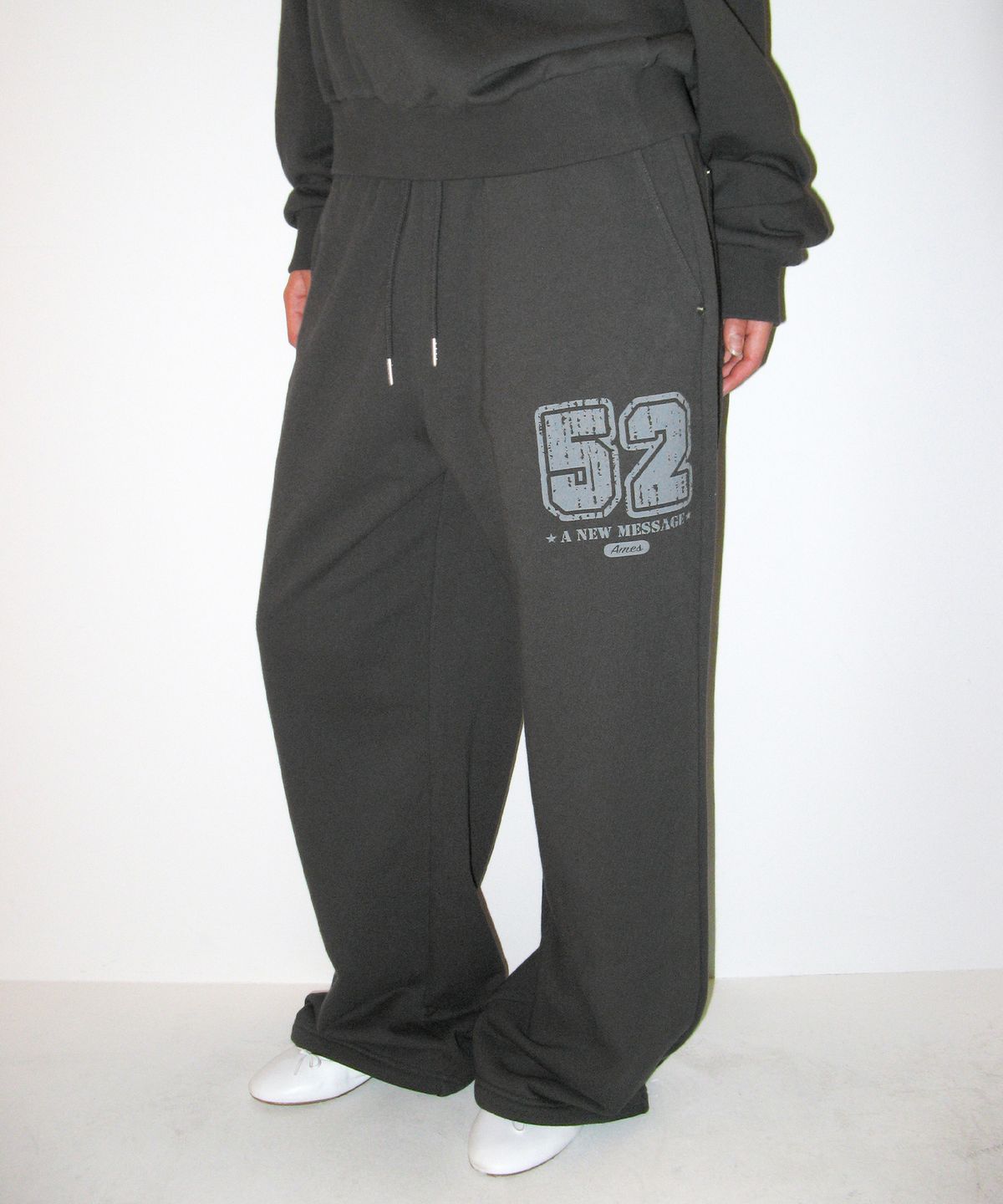 아메스 월드와이드(AMES-WORLDWIDE) 52 CASUAL SWEATPANTS CHARCOAL