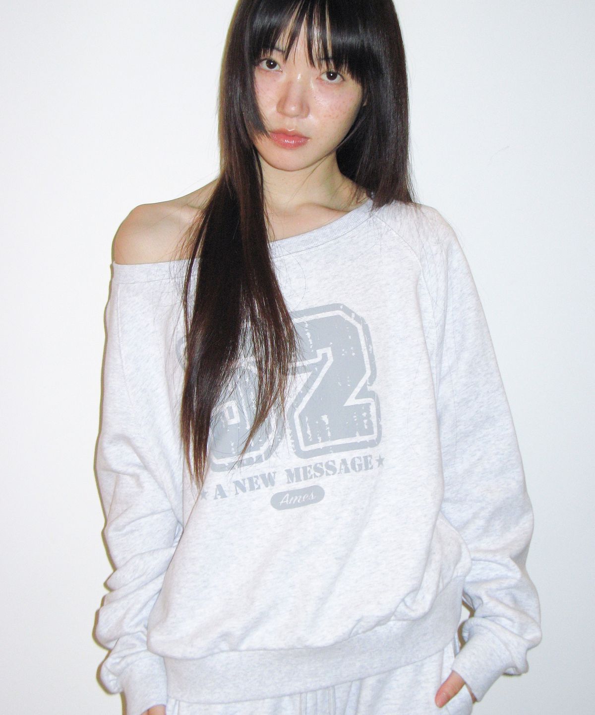 아메스 월드와이드(AMES-WORLDWIDE) 52 CASUAL OFF SHOULDER SWEATSHIRT LIGHT GREY
