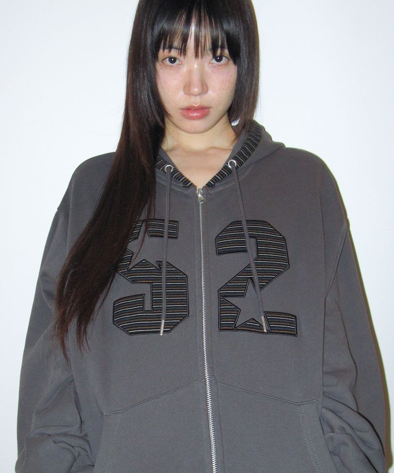 52 STRIPE APPLIQUE HOODIE ZIP-UP CHARCOAL