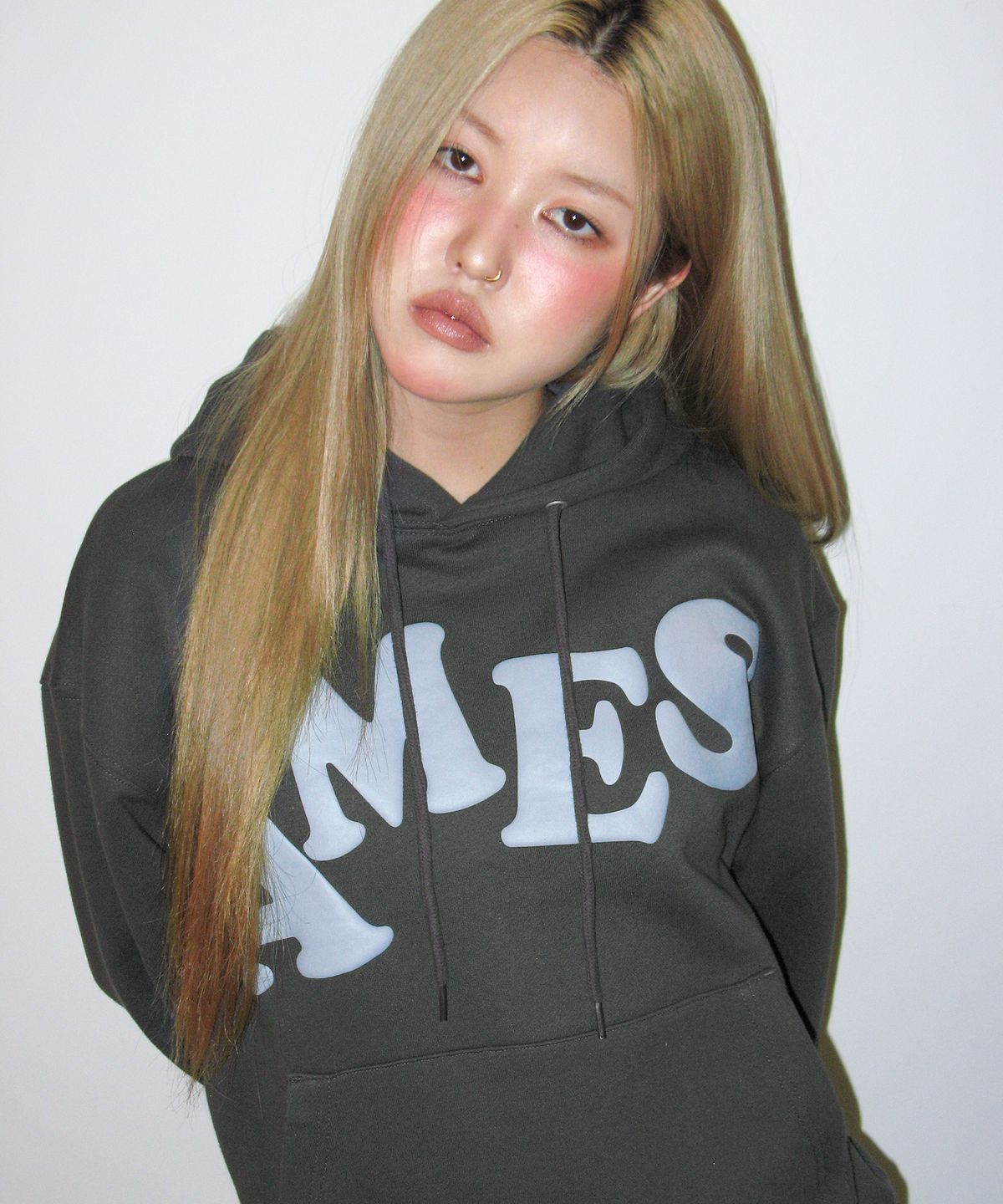 아메스 월드와이드(AMES-WORLDWIDE) BIG TYPO HOODIE CHARCOAL