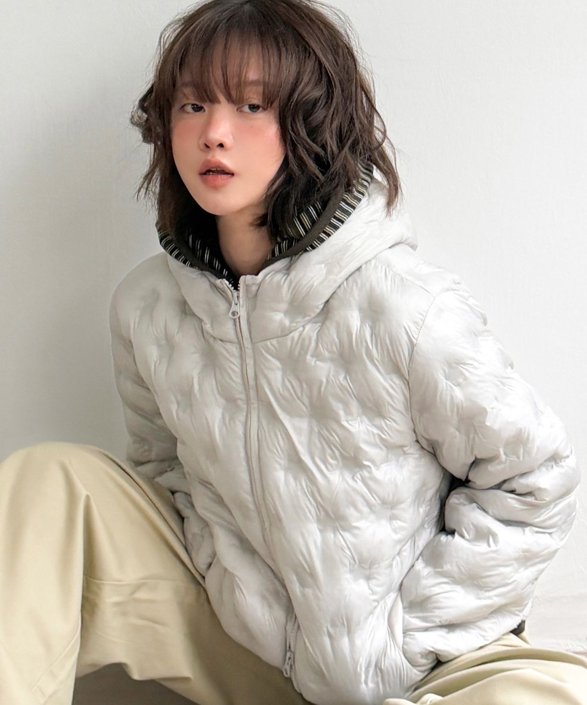 아메스 월드와이드(AMES-WORLDWIDE) STAR LIGHTWEIGHT HOODED PADDING LIGHT GREY