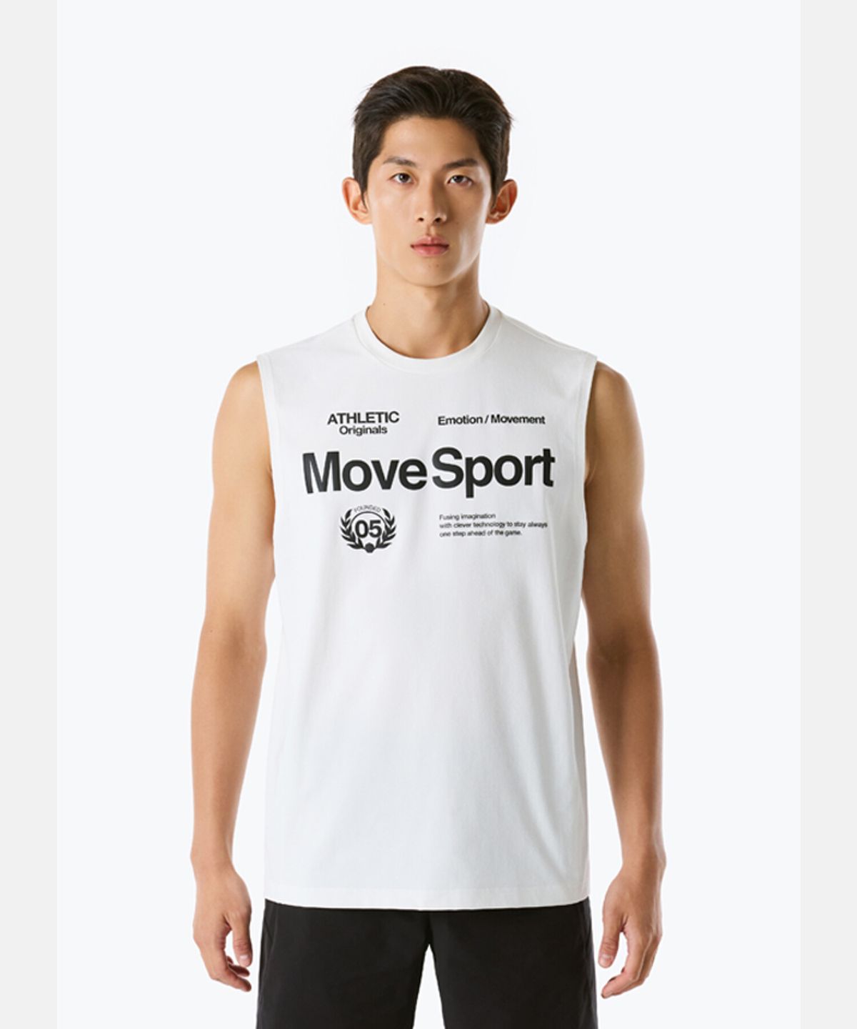 무브스포츠 바이 데상트(MOVESPORT BY DESCENTE) 워딩 그래픽 슬리브리스 화이트 VS121EST11