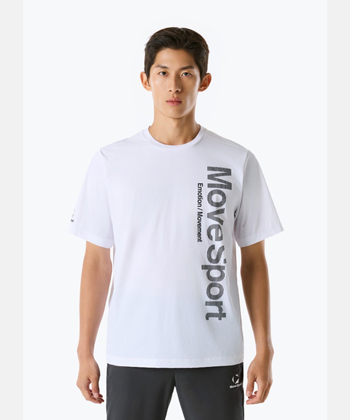 무브스포츠 바이 데상트(MOVESPORT BY DESCENTE) 워딩 그래픽 우븐 반팔 티셔츠 화이트 VS123ETS12
