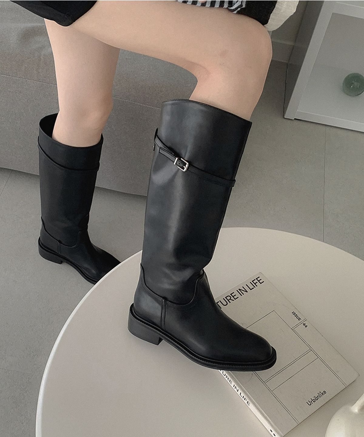 무드앤플(MOODNPLE) Moat 벨티드 장식 부츠 4cm black