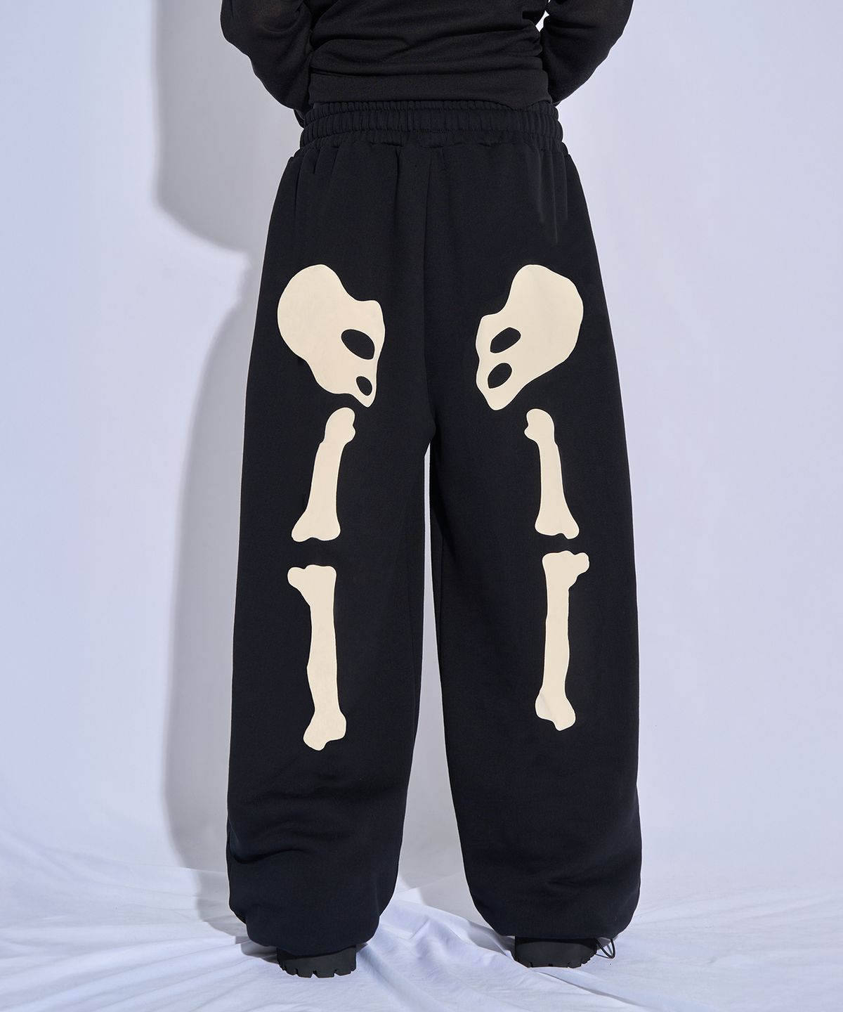 피치블랙(PITCHBLACK) SKELETON PRINT SWEAT PANTS (BLACK)