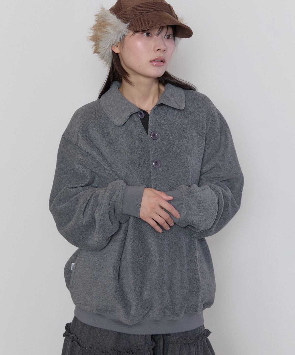 타입서비스(TYPESERVICE) Buttoned Fleece Top [Charcoal]