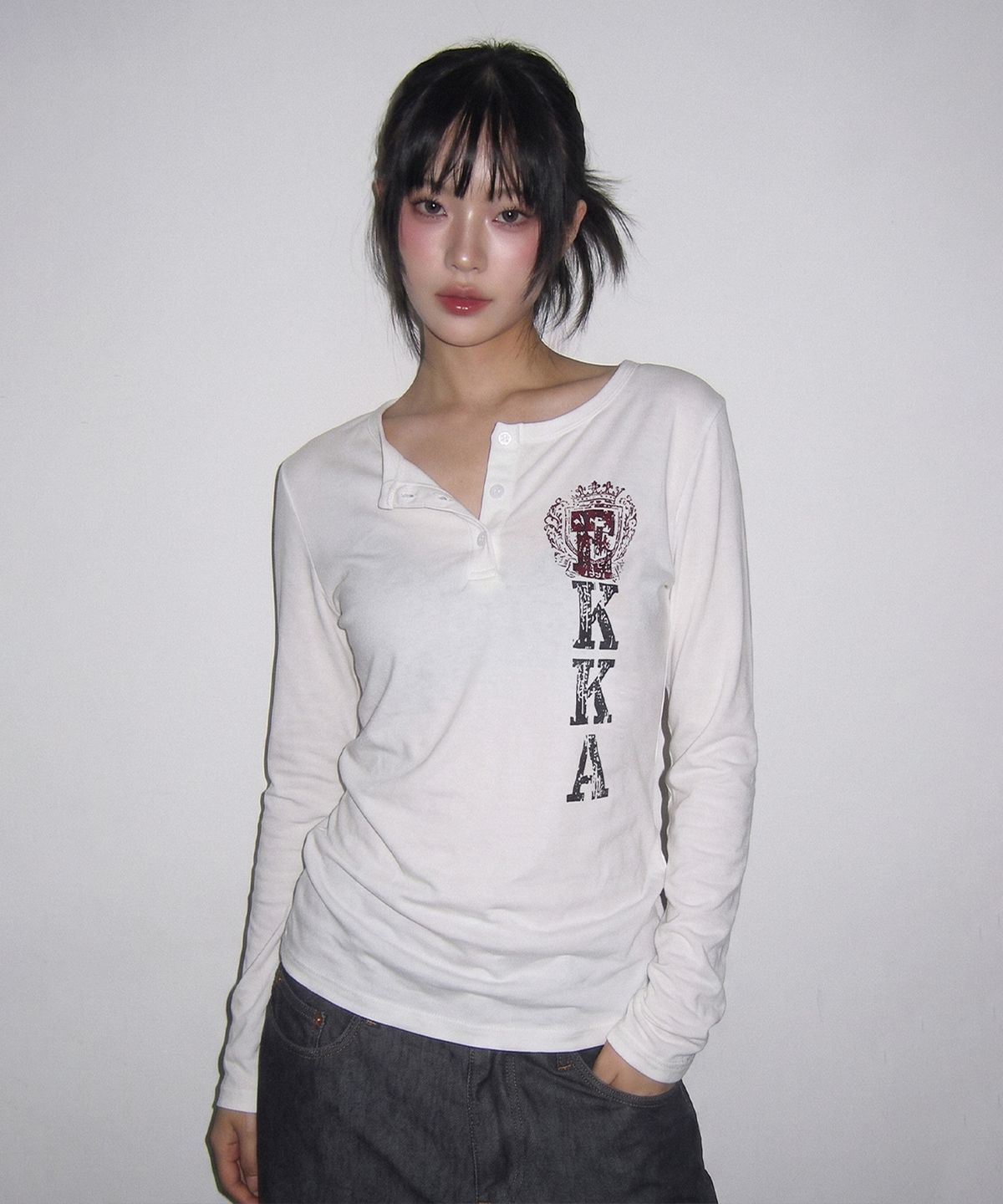 키치어리(KITSCHEERY) Ekka Henley Neck Long Sleeve (White)
