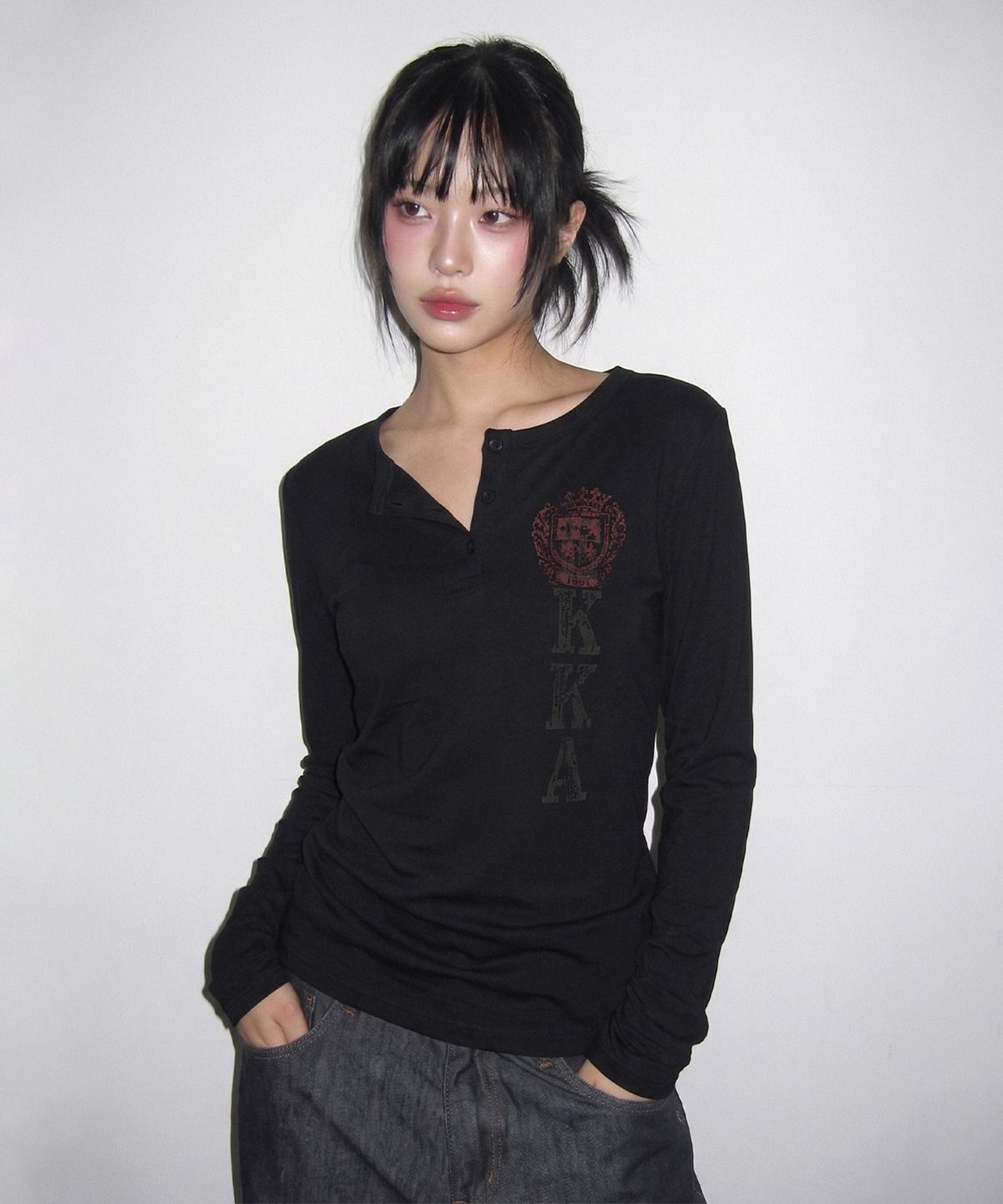 키치어리(KITSCHEERY) Ekka Henley Neck Long Sleeve (Black)